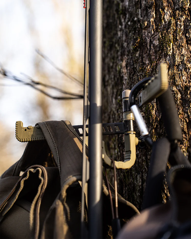 Banded Air Triple Tree Hook