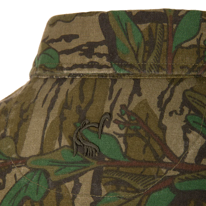 Load image into Gallery viewer, Ol' Tom Men's Throwback 80 Button Down Field Shirt - Greenleaf Camo
