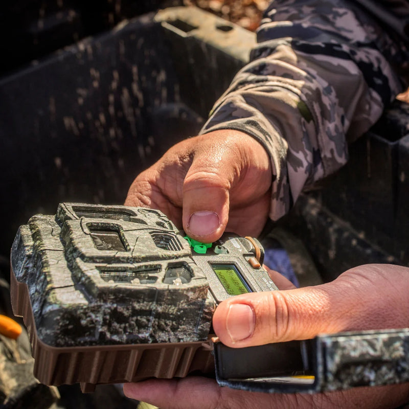 Load image into Gallery viewer, Browning Defender Pro Scout Max Extreme HD 20mp Cellular Trail Camera
