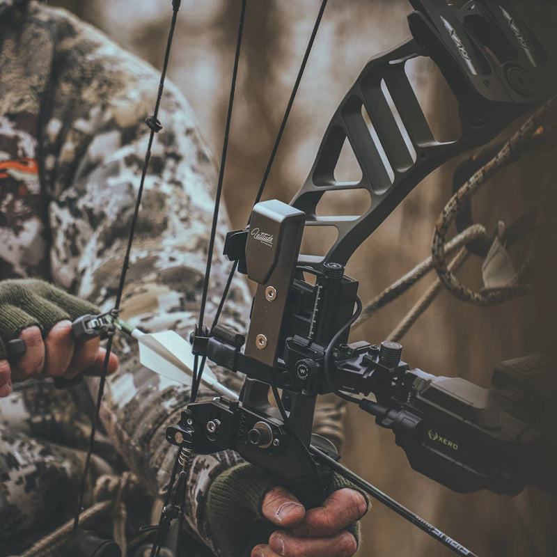 Load image into Gallery viewer, Latitude Fixed Bow Hanger
